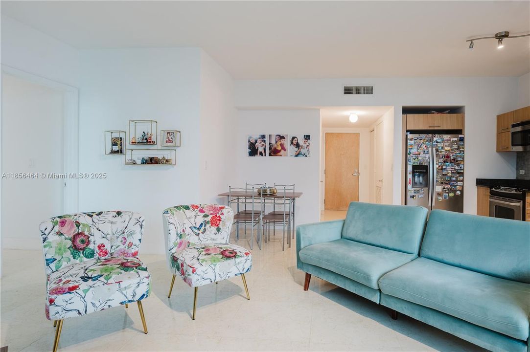 En Venta: $580,000 (2 camas, 2 baños, 935 Pies cuadrados)