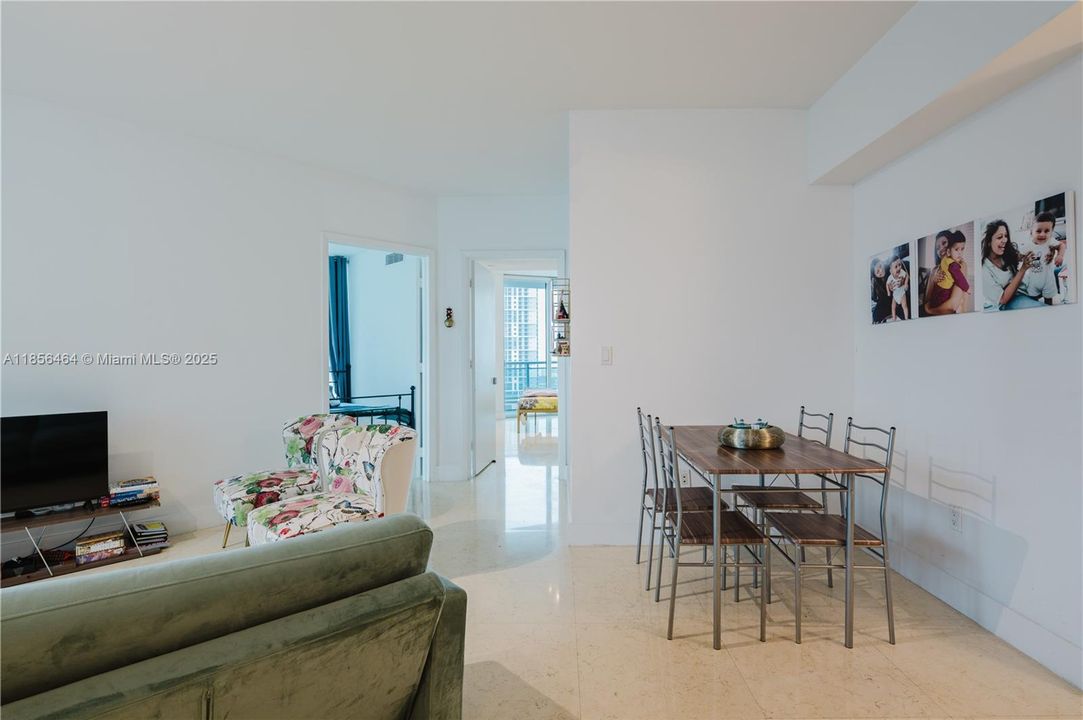 En Venta: $580,000 (2 camas, 2 baños, 935 Pies cuadrados)