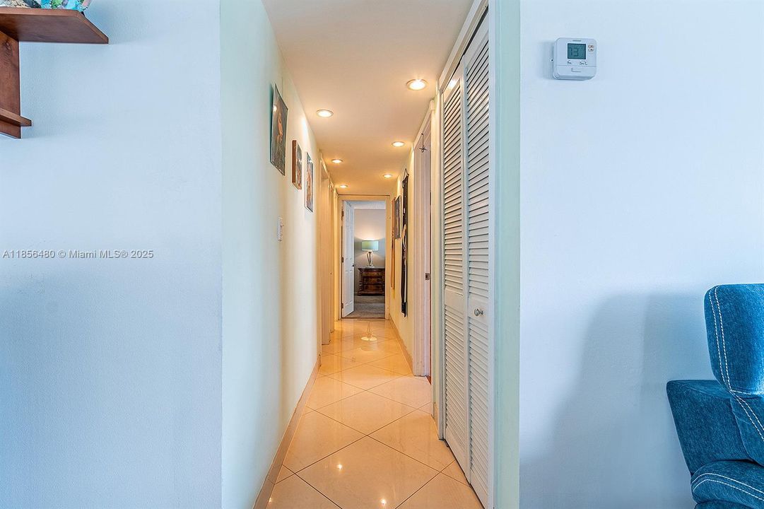 На продажу: $349,900 (3 спален, 2 ванн, 1379 Квадратных фут)