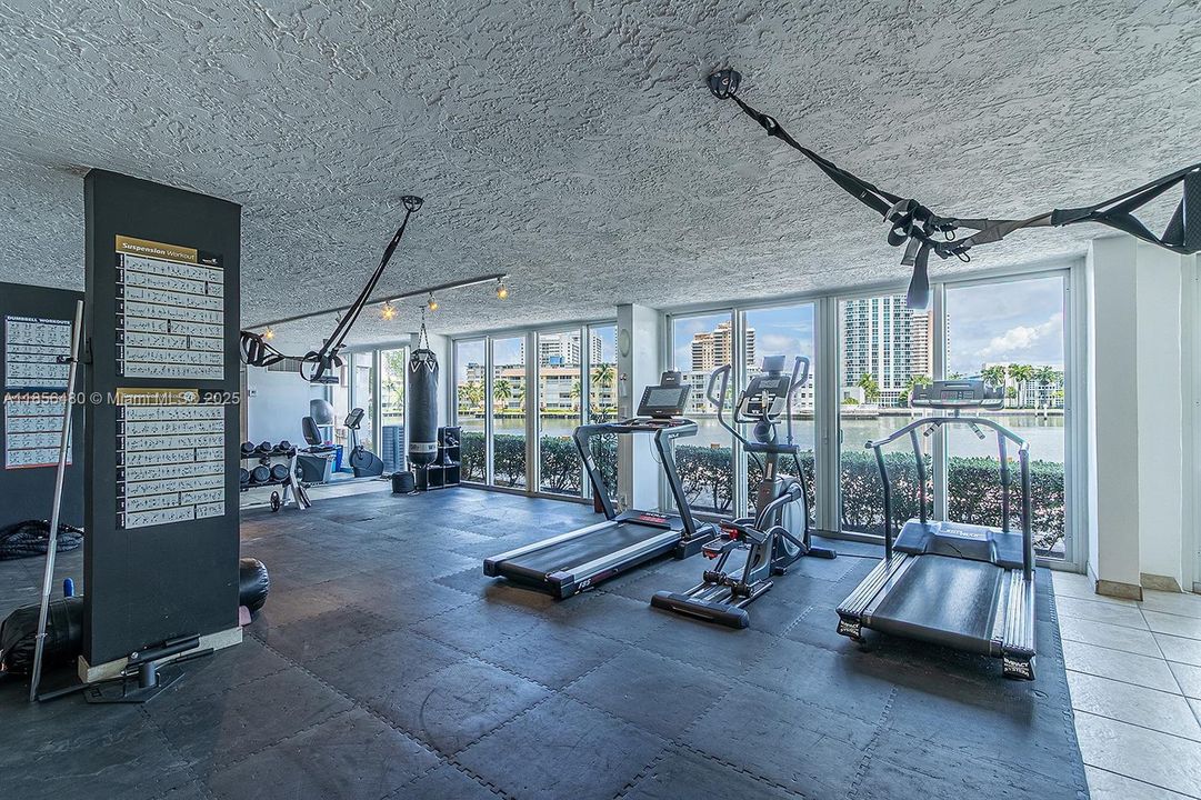 На продажу: $349,900 (3 спален, 2 ванн, 1379 Квадратных фут)