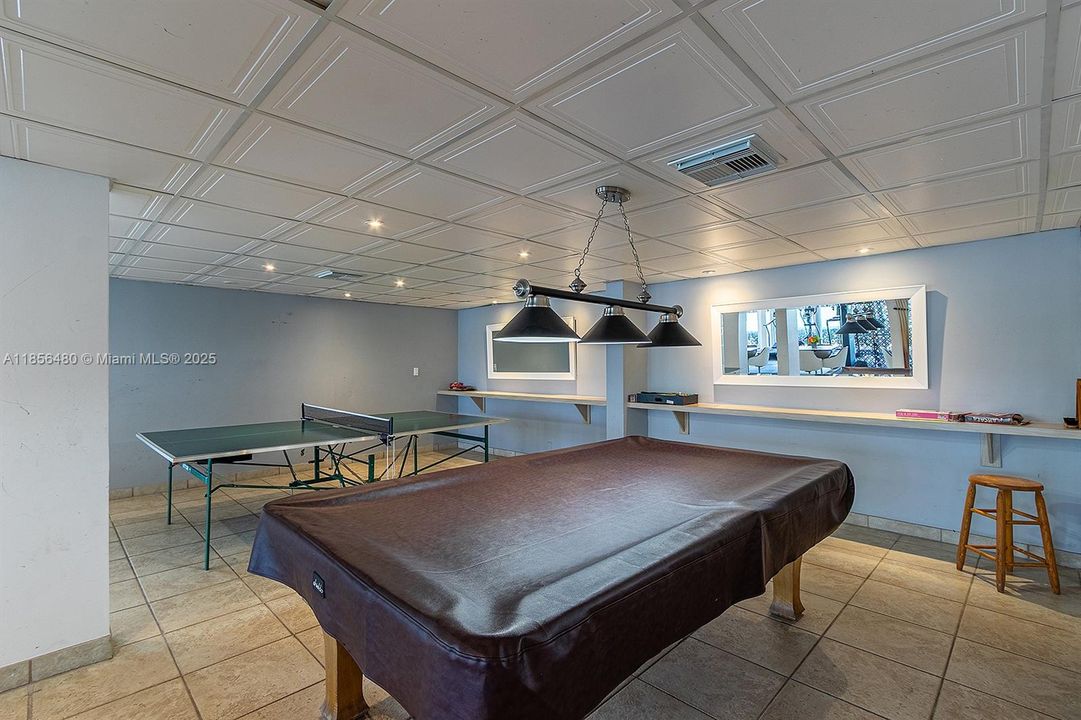 На продажу: $349,900 (3 спален, 2 ванн, 1379 Квадратных фут)