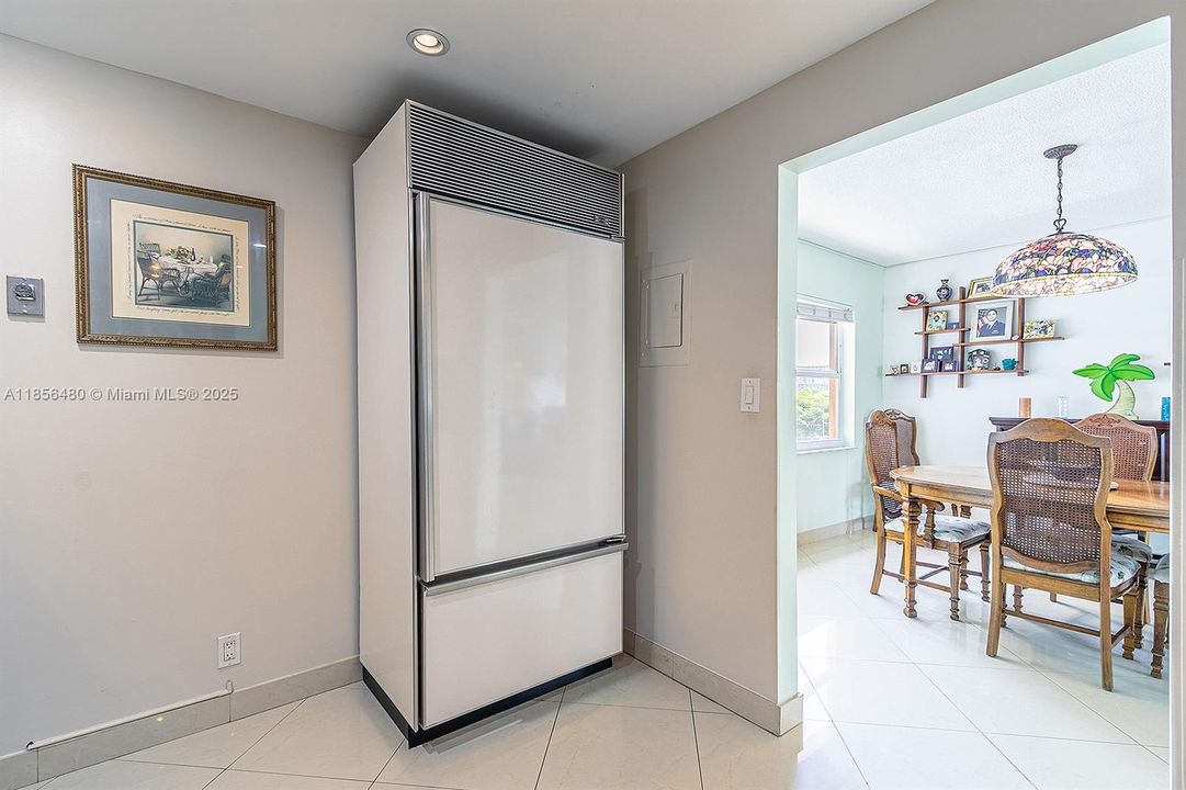 На продажу: $349,900 (3 спален, 2 ванн, 1379 Квадратных фут)