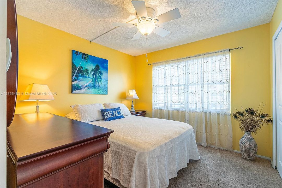 На продажу: $349,900 (3 спален, 2 ванн, 1379 Квадратных фут)