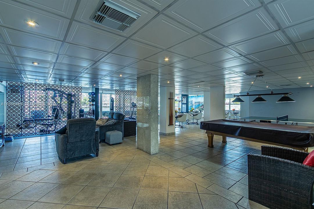 На продажу: $349,900 (3 спален, 2 ванн, 1379 Квадратных фут)