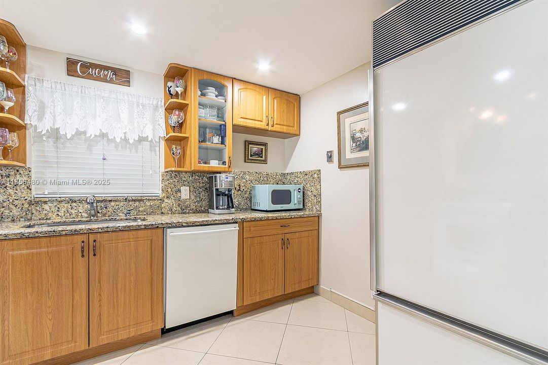 На продажу: $349,900 (3 спален, 2 ванн, 1379 Квадратных фут)