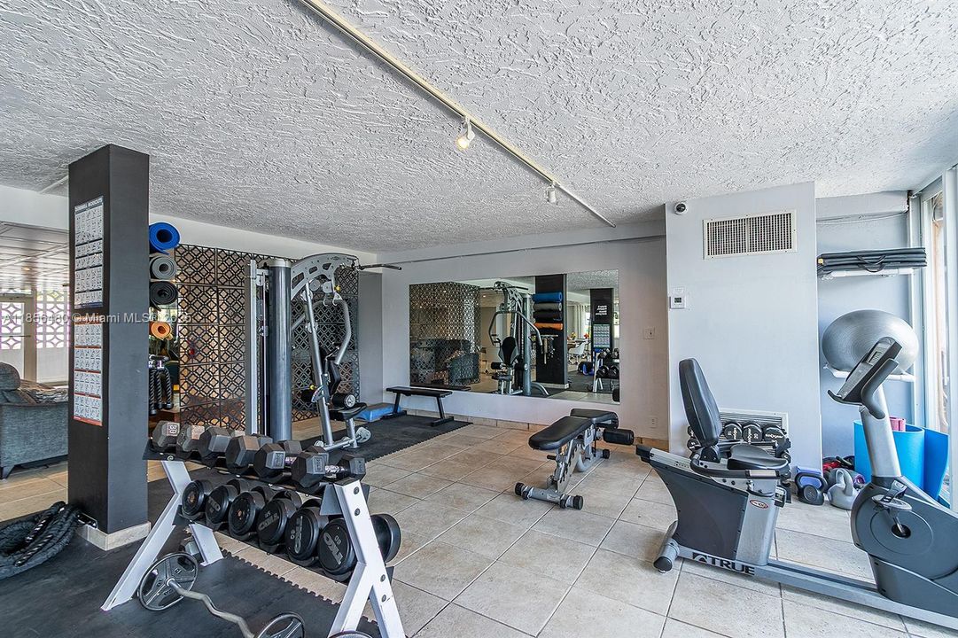 На продажу: $349,900 (3 спален, 2 ванн, 1379 Квадратных фут)