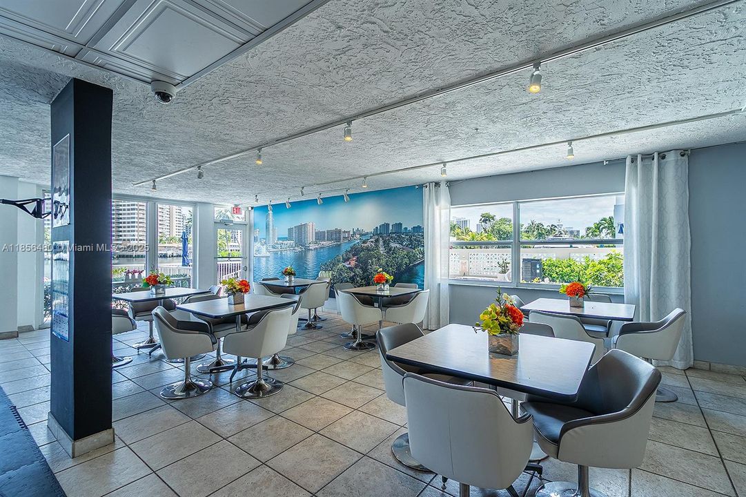 На продажу: $349,900 (3 спален, 2 ванн, 1379 Квадратных фут)