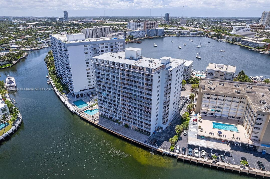 На продажу: $349,900 (3 спален, 2 ванн, 1379 Квадратных фут)