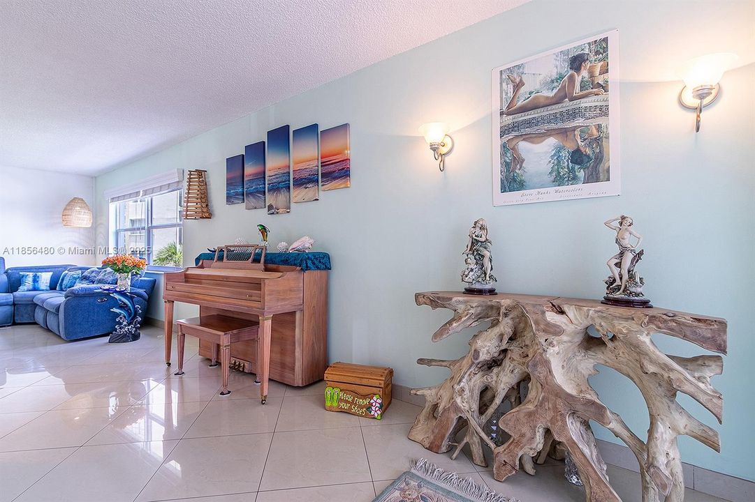 На продажу: $349,900 (3 спален, 2 ванн, 1379 Квадратных фут)