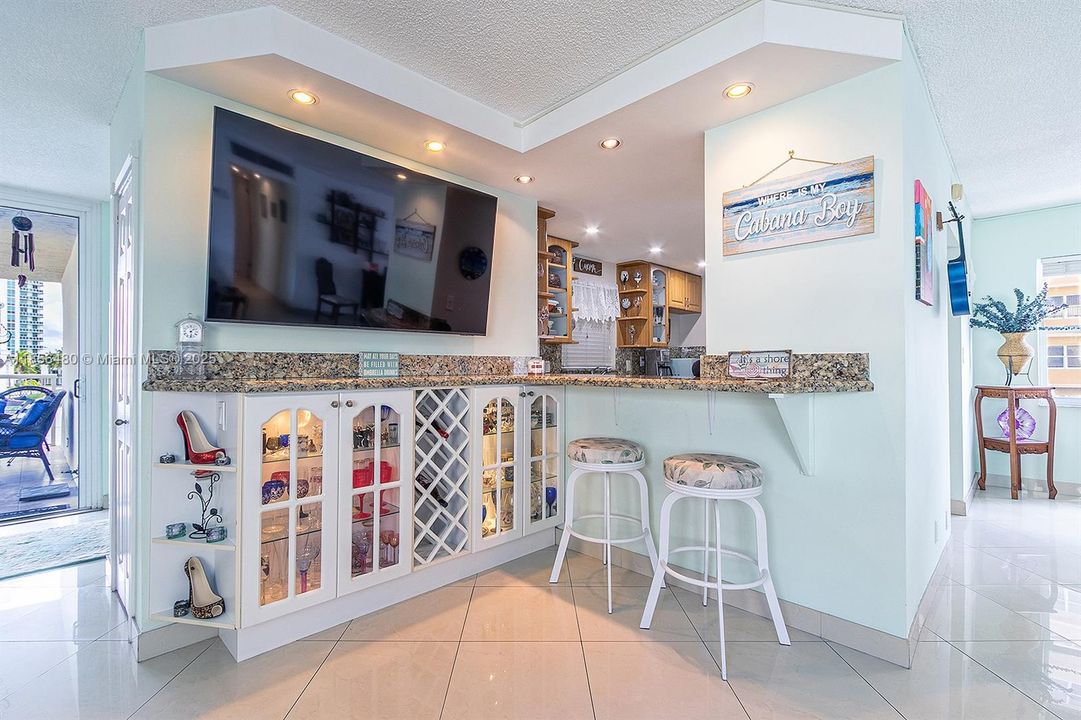 На продажу: $349,900 (3 спален, 2 ванн, 1379 Квадратных фут)