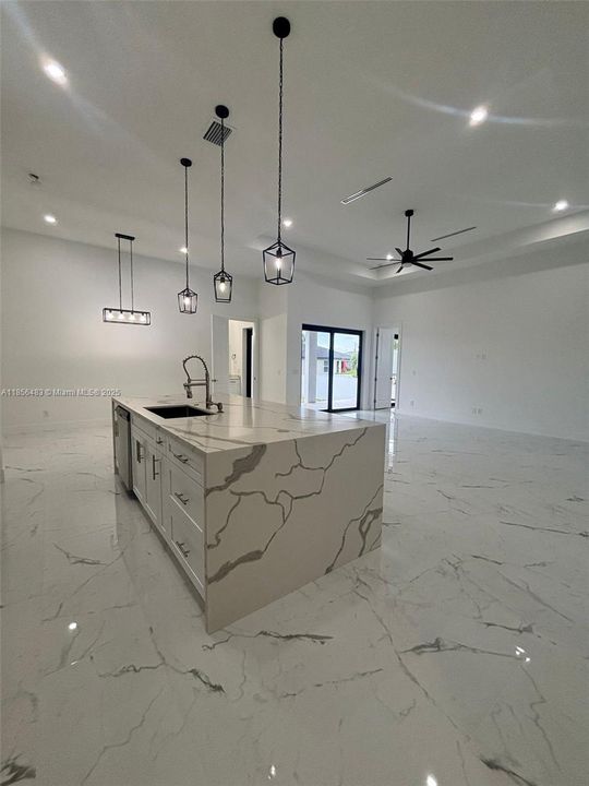 В аренду: $2,700 (4 спален, 3 ванн, 2016 Квадратных фут)