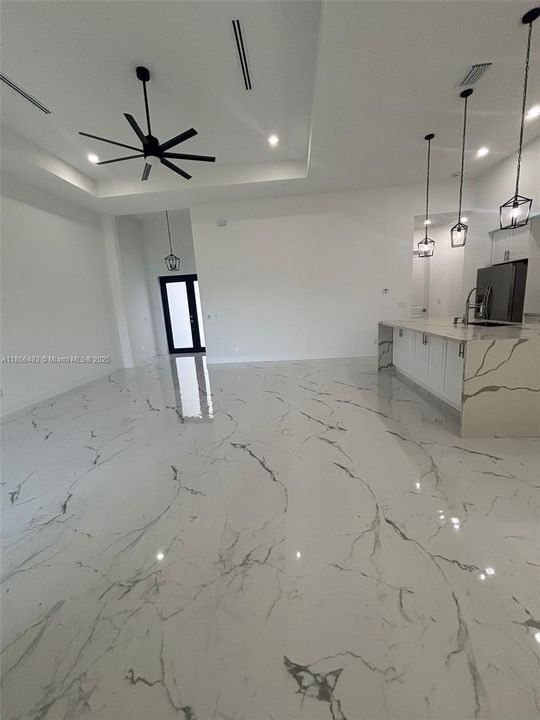 В аренду: $2,700 (4 спален, 3 ванн, 2016 Квадратных фут)