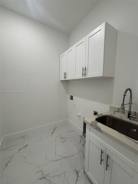 В аренду: $2,700 (4 спален, 3 ванн, 2016 Квадратных фут)