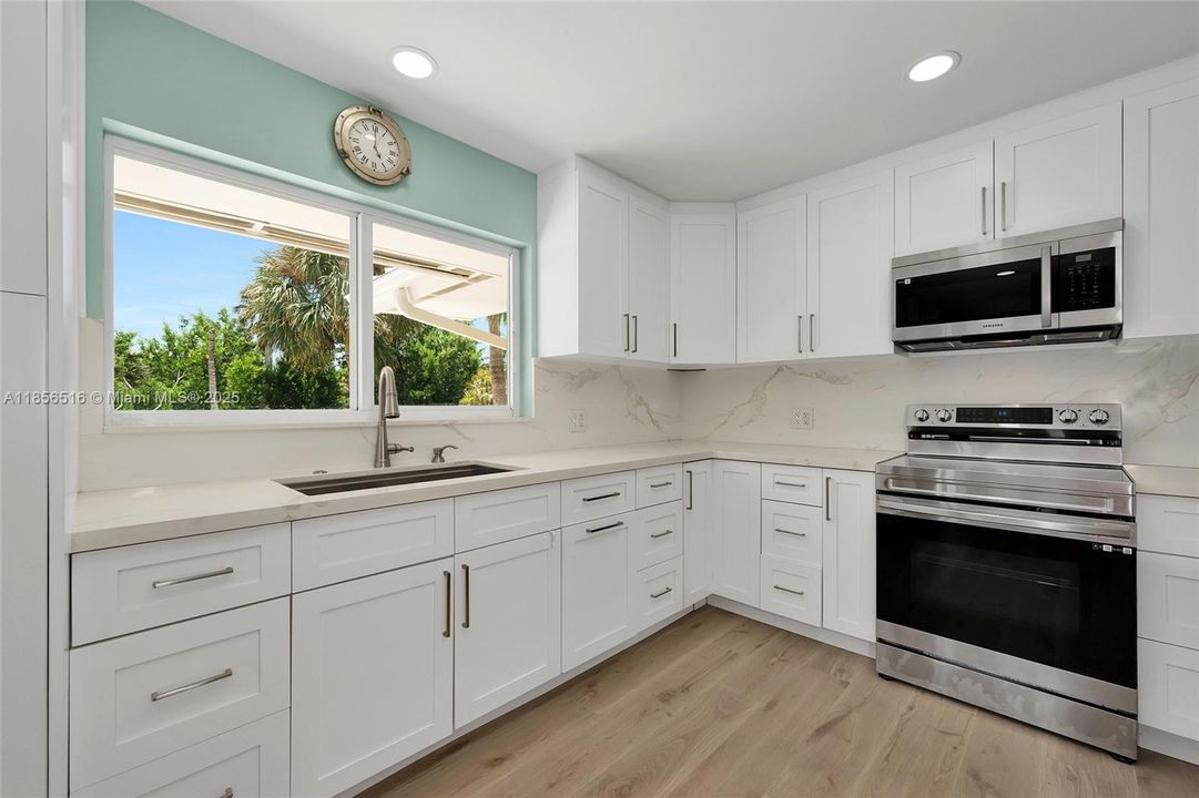 For Sale: $950,000 (3 beds, 2 baths, 1812 Square Feet)