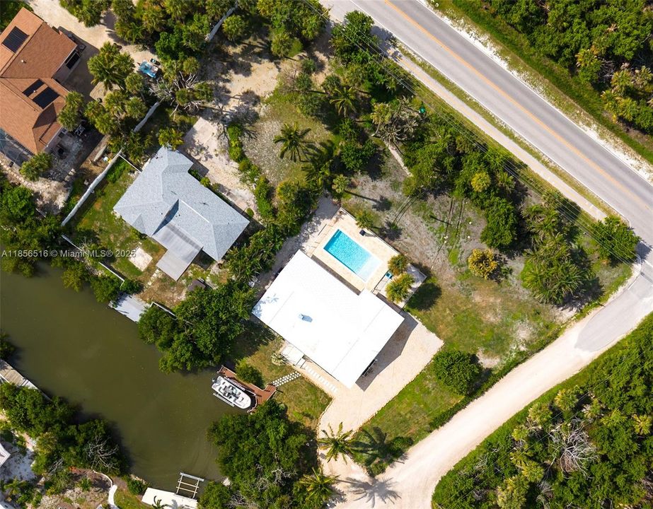 For Sale: $950,000 (3 beds, 2 baths, 1812 Square Feet)