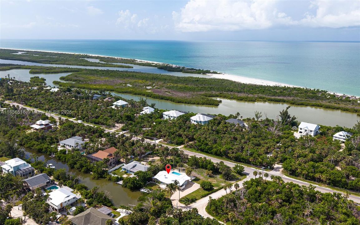 For Sale: $950,000 (3 beds, 2 baths, 1812 Square Feet)