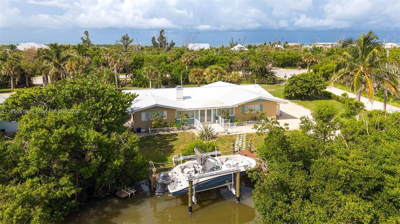 For Sale: $950,000 (3 beds, 2 baths, 1812 Square Feet)