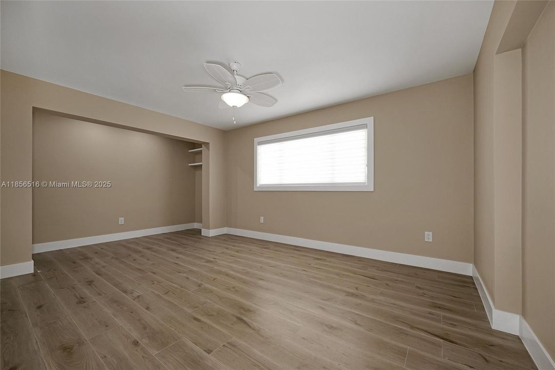 For Sale: $950,000 (3 beds, 2 baths, 1812 Square Feet)