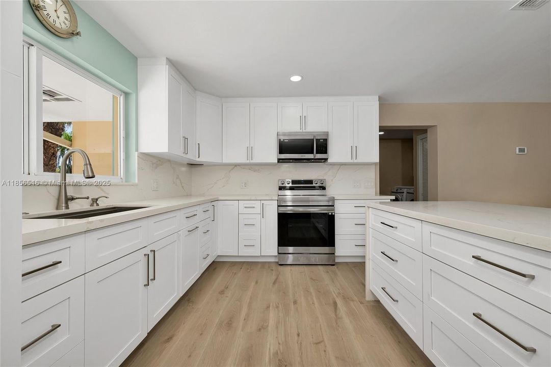 For Sale: $950,000 (3 beds, 2 baths, 1812 Square Feet)