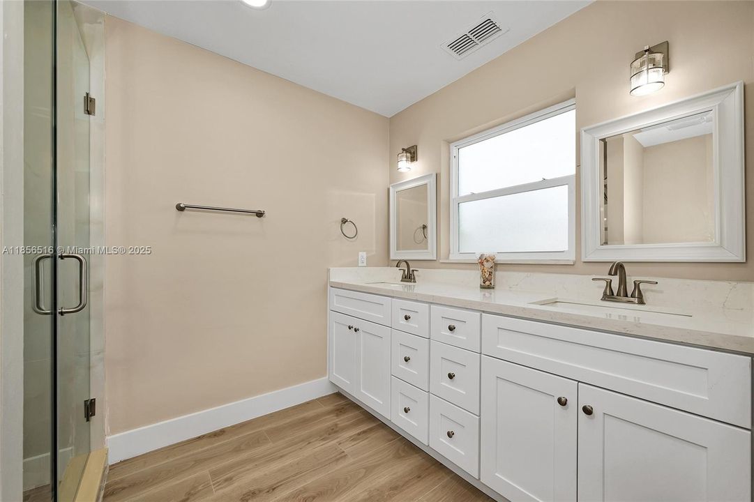 For Sale: $950,000 (3 beds, 2 baths, 1812 Square Feet)