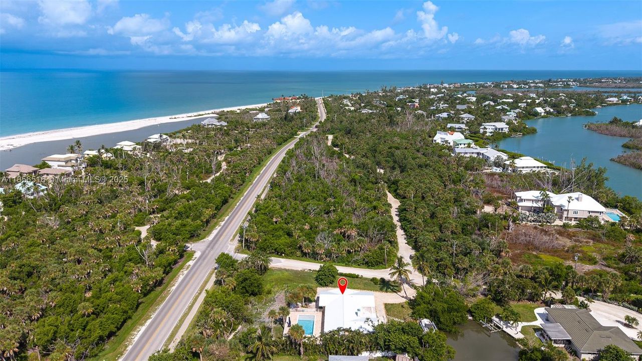 For Sale: $950,000 (3 beds, 2 baths, 1812 Square Feet)