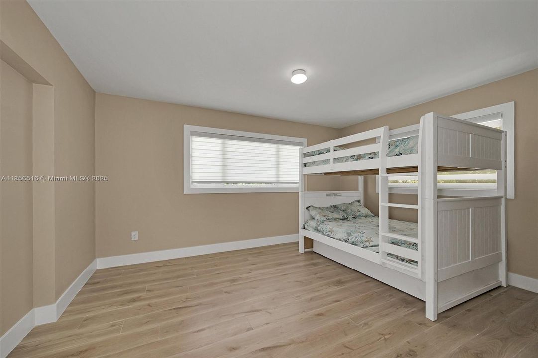 For Sale: $950,000 (3 beds, 2 baths, 1812 Square Feet)