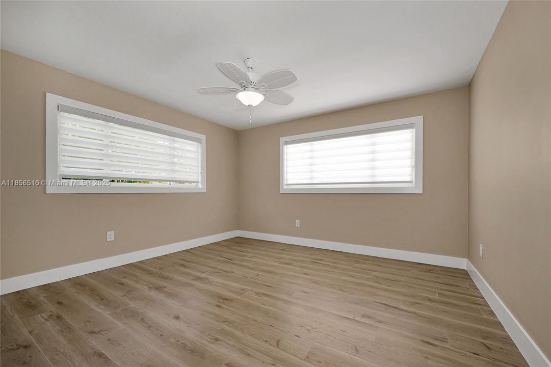 For Sale: $950,000 (3 beds, 2 baths, 1812 Square Feet)