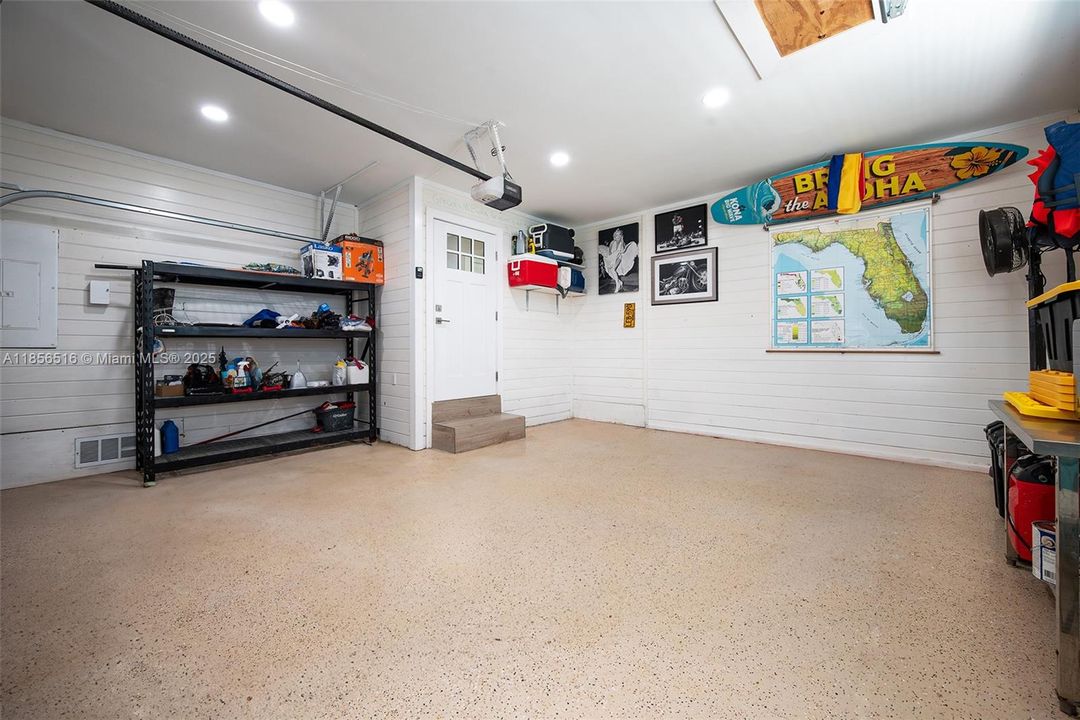 For Sale: $950,000 (3 beds, 2 baths, 1812 Square Feet)