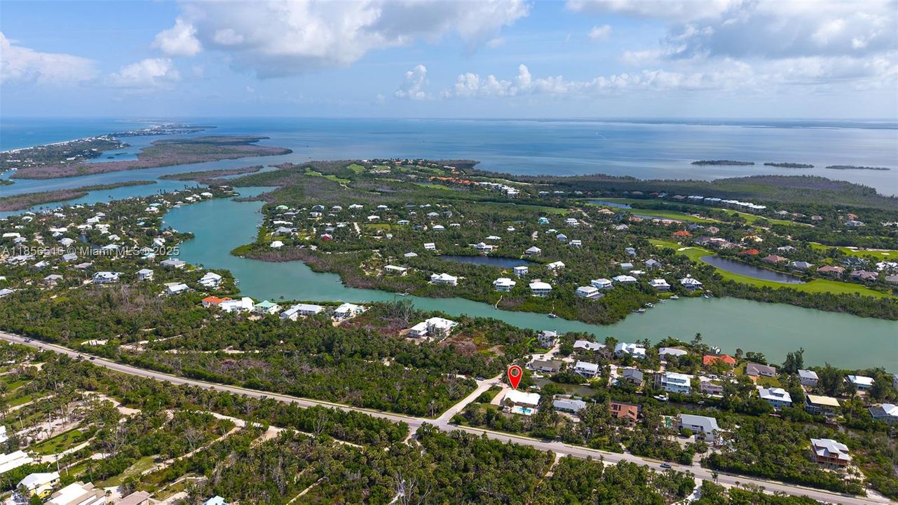 For Sale: $950,000 (3 beds, 2 baths, 1812 Square Feet)