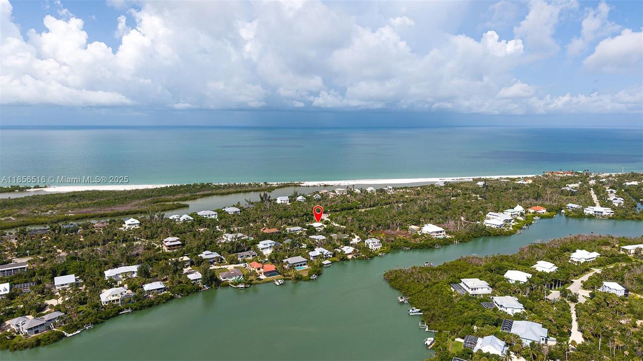 For Sale: $950,000 (3 beds, 2 baths, 1812 Square Feet)