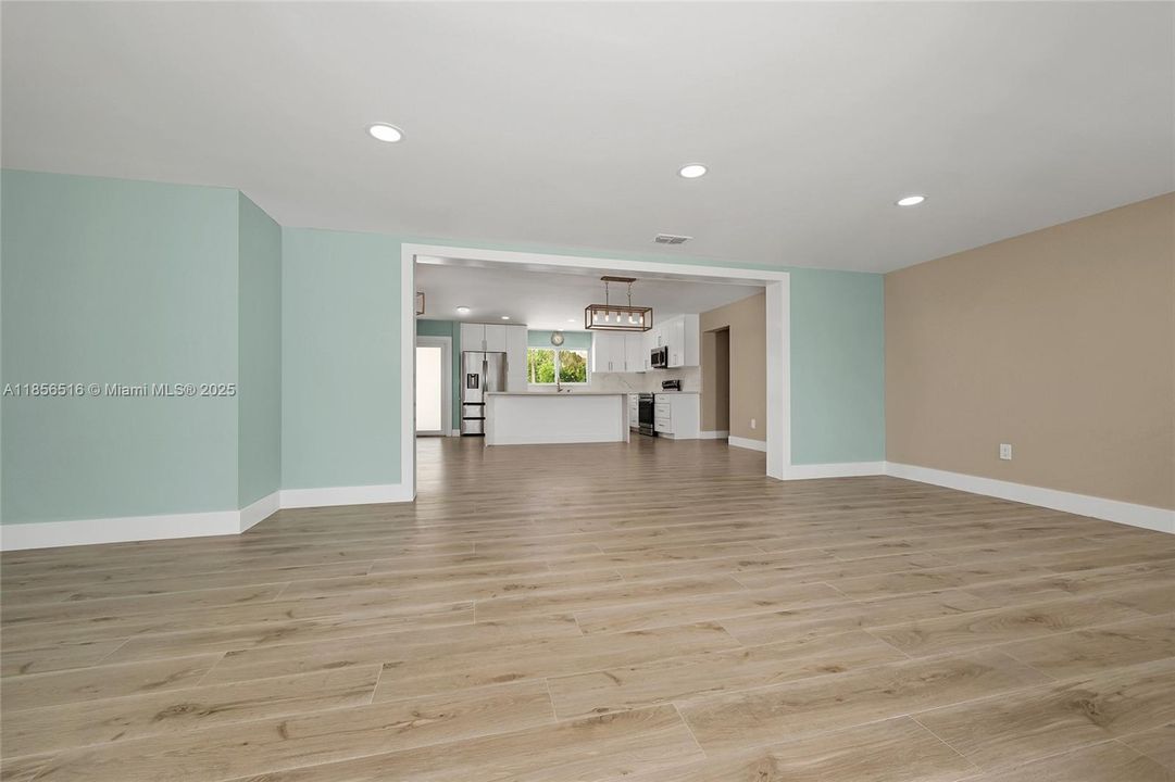 For Sale: $950,000 (3 beds, 2 baths, 1812 Square Feet)