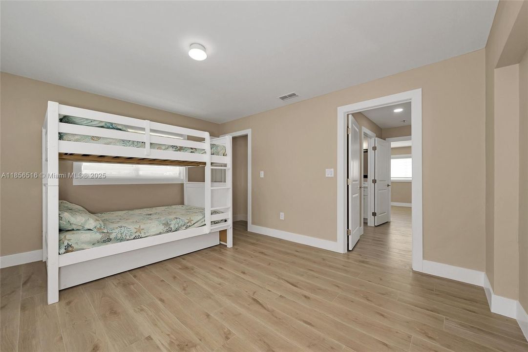 For Sale: $950,000 (3 beds, 2 baths, 1812 Square Feet)