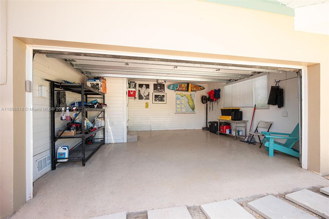 For Sale: $950,000 (3 beds, 2 baths, 1812 Square Feet)