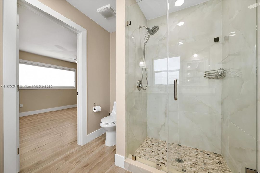 For Sale: $950,000 (3 beds, 2 baths, 1812 Square Feet)