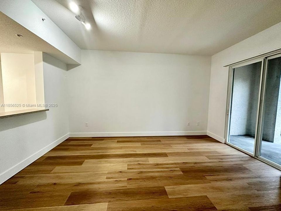 Recientemente alquilado: $2,300 (1 camas, 1 baños, 719 Pies cuadrados)