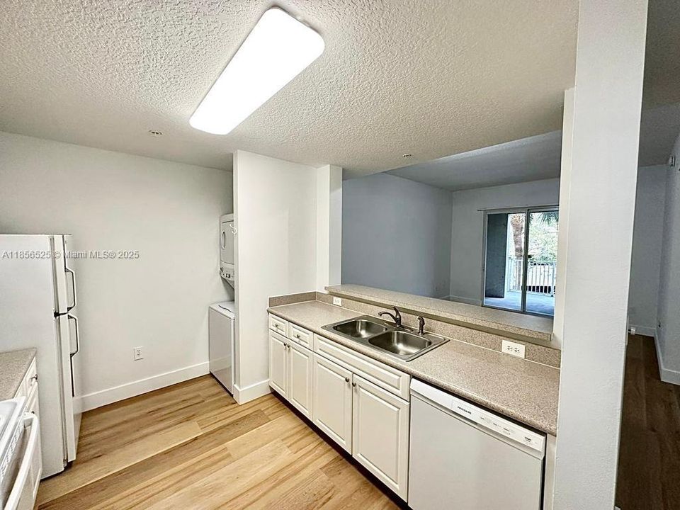 Recientemente alquilado: $2,300 (1 camas, 1 baños, 719 Pies cuadrados)