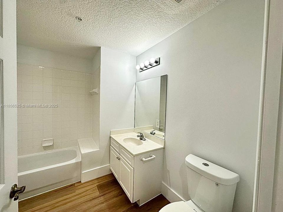 Recientemente alquilado: $2,300 (1 camas, 1 baños, 719 Pies cuadrados)