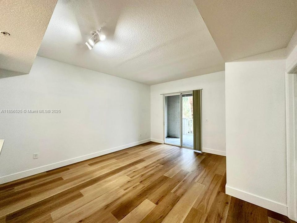 Recientemente alquilado: $2,300 (1 camas, 1 baños, 719 Pies cuadrados)