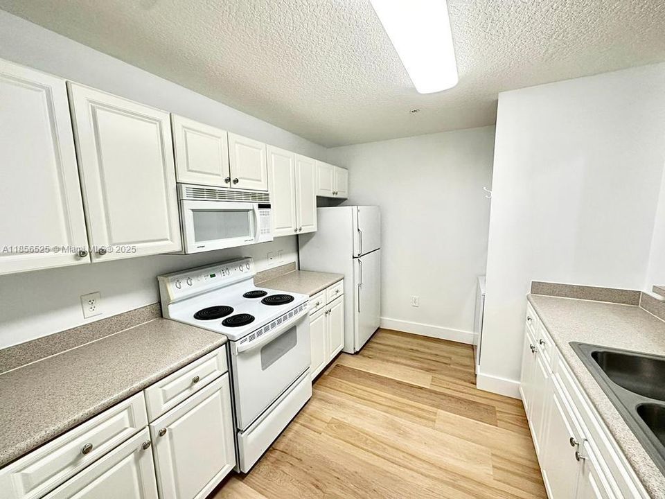 Recientemente alquilado: $2,300 (1 camas, 1 baños, 719 Pies cuadrados)