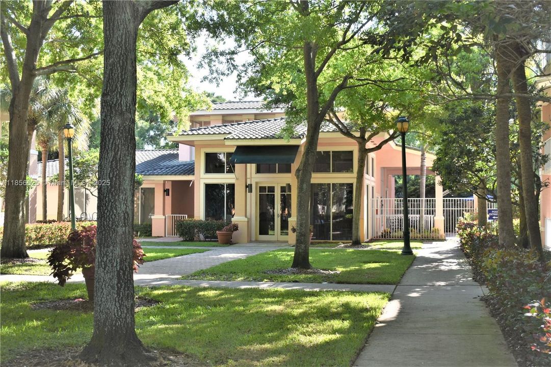 Recientemente alquilado: $2,300 (1 camas, 1 baños, 719 Pies cuadrados)