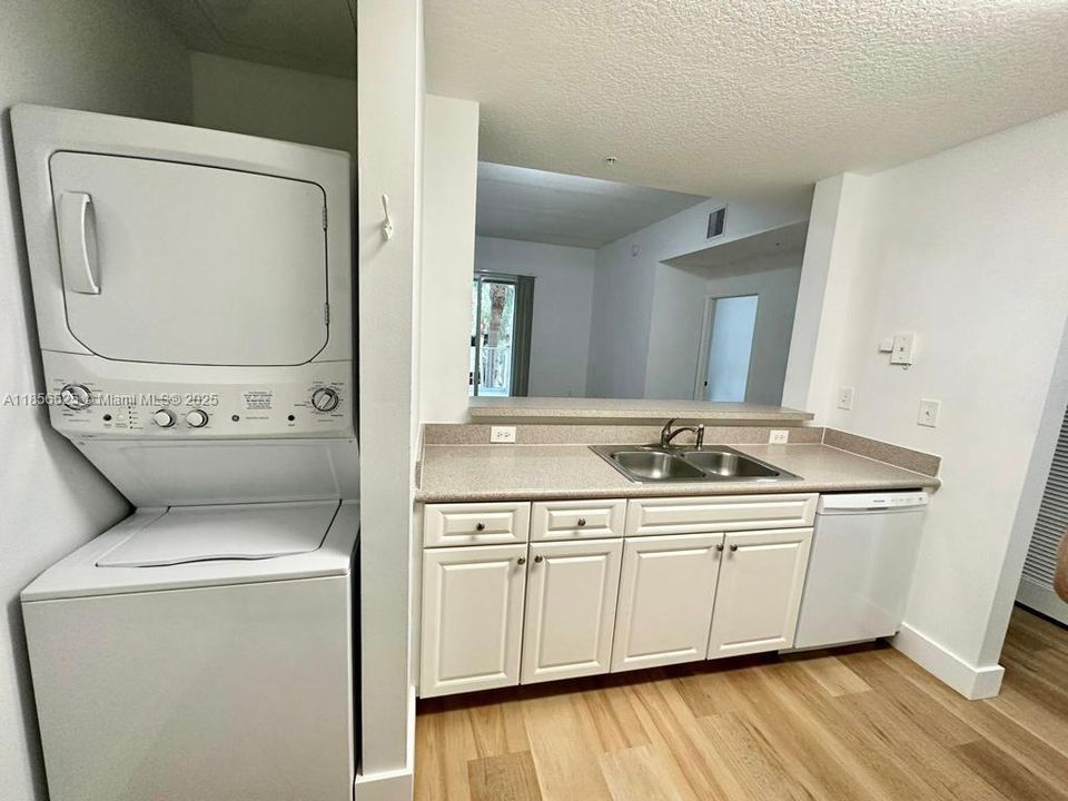 Recientemente alquilado: $2,300 (1 camas, 1 baños, 719 Pies cuadrados)