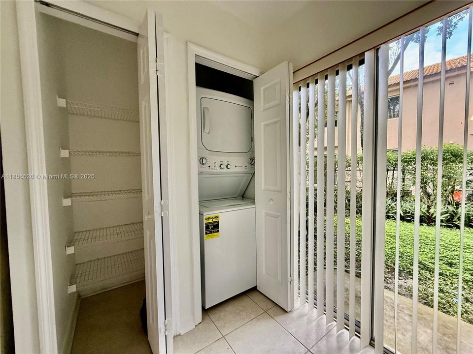 На продажу: $195,000 (2 спален, 2 ванн, 822 Квадратных фут)