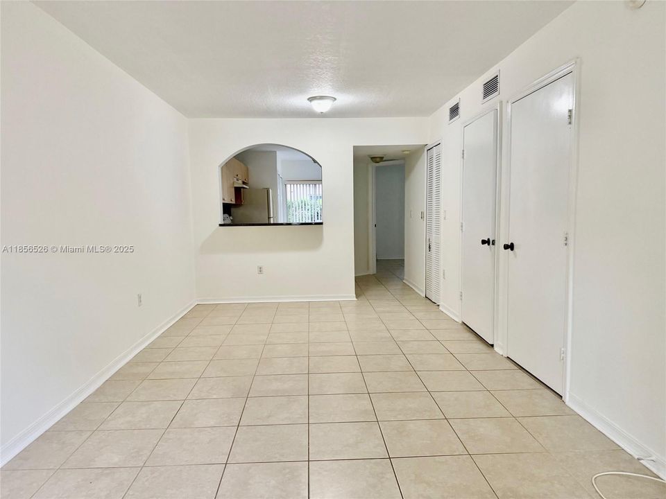 На продажу: $195,000 (2 спален, 2 ванн, 822 Квадратных фут)