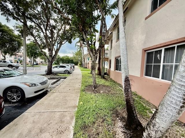 На продажу: $195,000 (2 спален, 2 ванн, 822 Квадратных фут)