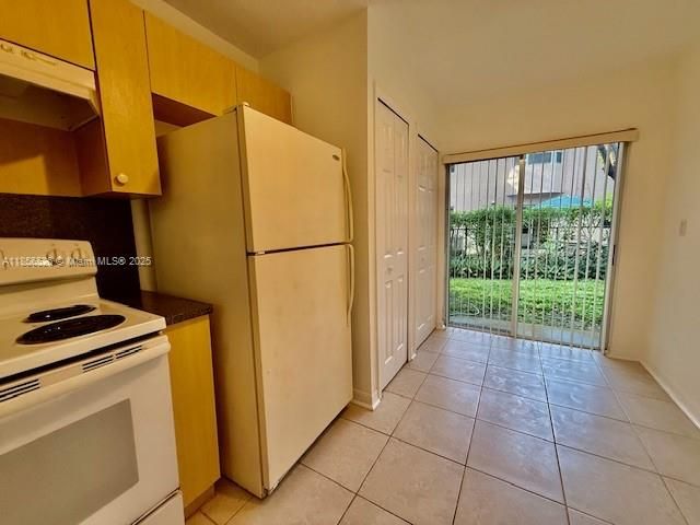 На продажу: $195,000 (2 спален, 2 ванн, 822 Квадратных фут)