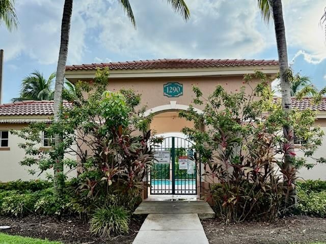 На продажу: $195,000 (2 спален, 2 ванн, 822 Квадратных фут)