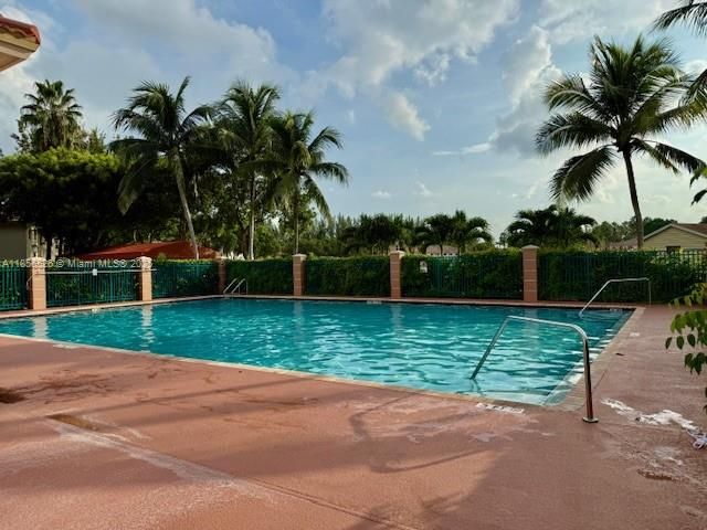 На продажу: $195,000 (2 спален, 2 ванн, 822 Квадратных фут)