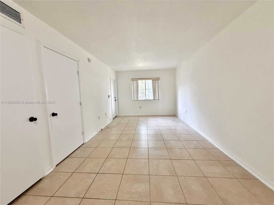 На продажу: $195,000 (2 спален, 2 ванн, 822 Квадратных фут)