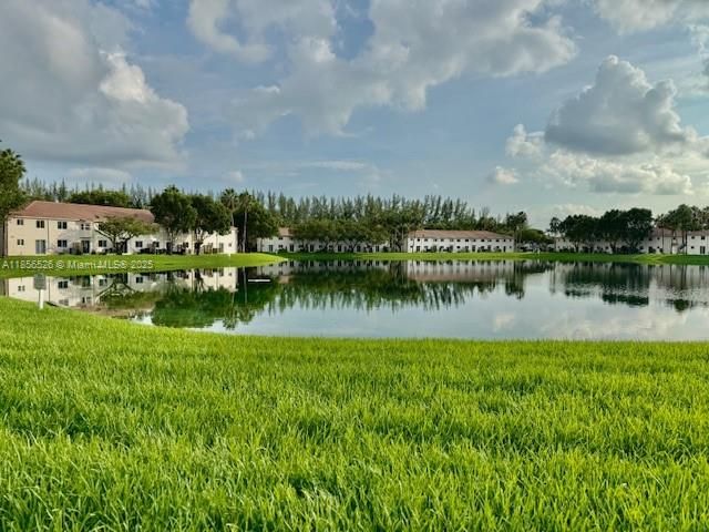 На продажу: $195,000 (2 спален, 2 ванн, 822 Квадратных фут)