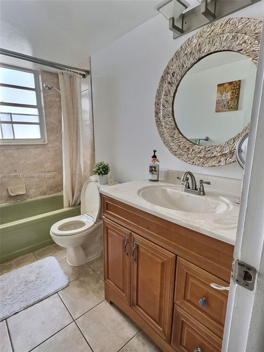 合同活跃: $259,900 (2 贝兹, 2 浴室, 1311 平方英尺)